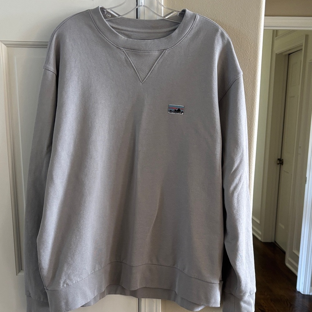 Men’s Patagonia sweatshirt. Size large. Never worn.